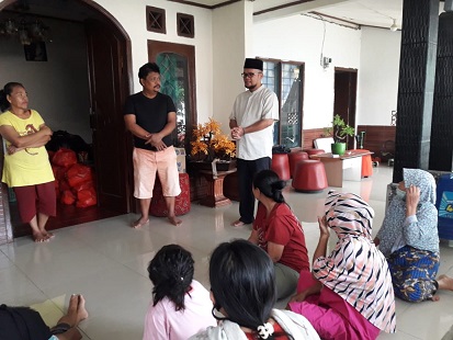Warga RT 03 nunggu hasil sembako--